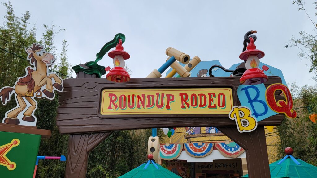 Disney Eats: Cheddar Biscuit Recipe from Round Up Rodeo